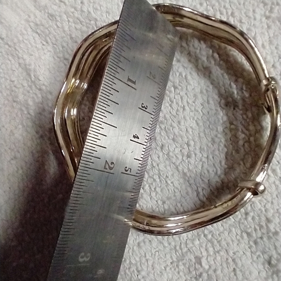 Multi layer bangle bracelet marked west germany goldtone approx. 2.5 I.d. - Picture 5 of 5
